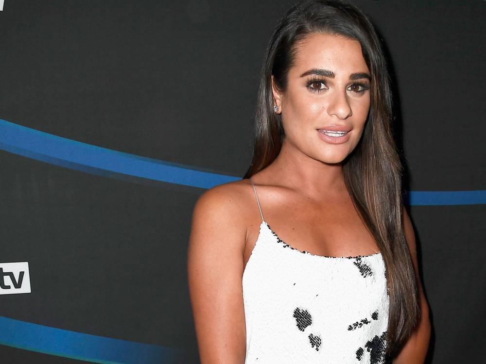 Lea Michele confirms pregnancy by showing off baby bump - torontosun.com