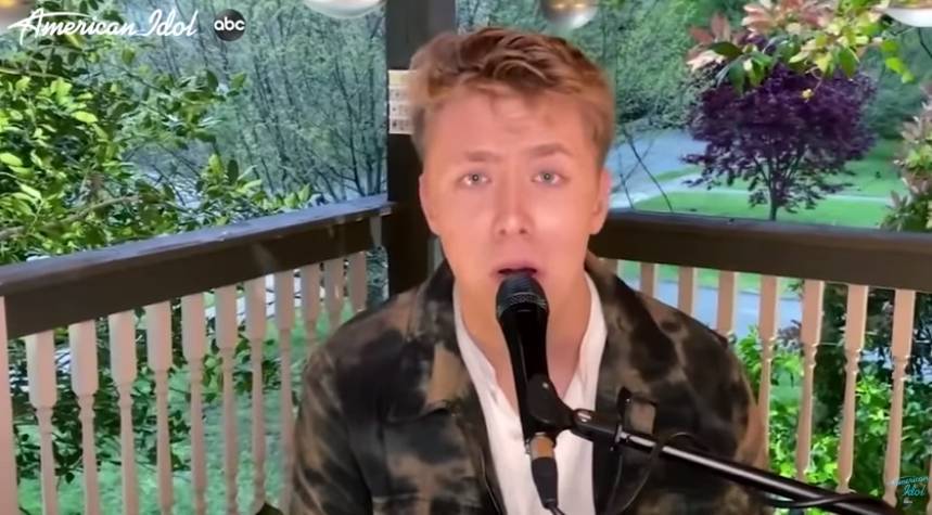 ‘American Idol’ Contestant Louis Knight Performs Coldplay’s ‘In My Place’ From His Balcony - etcanada.com - USA