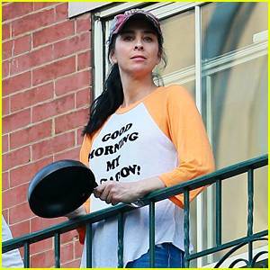 Sarah Silverman Cheers on Healthcare Workers at 7pm - www.justjared.com - New York
