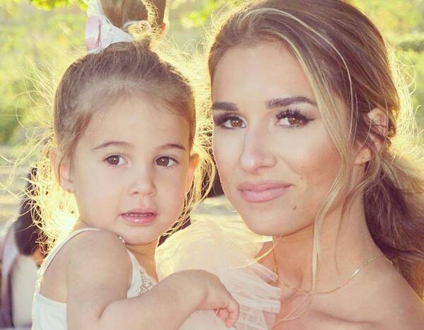Jessie James Decker Shares Adorable Photo of Daughter Watching Her E! Reality Show - www.eonline.com