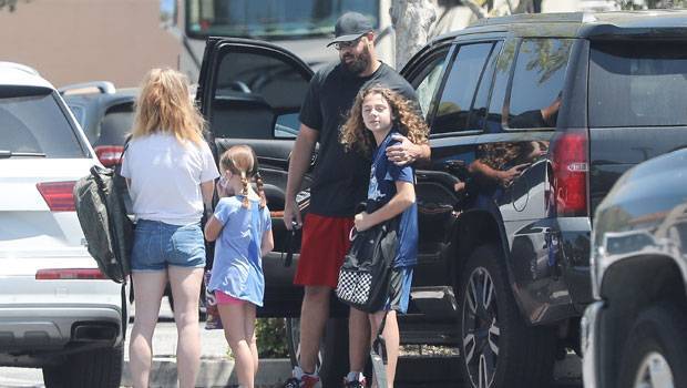 Kendra Wilkinson Ex Hank Baskett Reunite To Take Kids On Supply Run In LA — See Pics - hollywoodlife.com