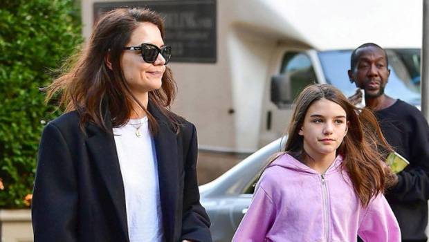 Katie Holmes, 41, Daughter Suri, 14, Become DYI Tie-Dye Twins While At Home In Quarantine - hollywoodlife.com
