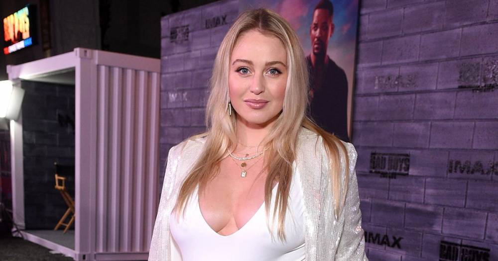 Iskra Lawrence Shares ‘Current Reality’ 2 Weeks Postpartum: Adult Diapers, Hormonal Acne and More - www.usmagazine.com - Britain