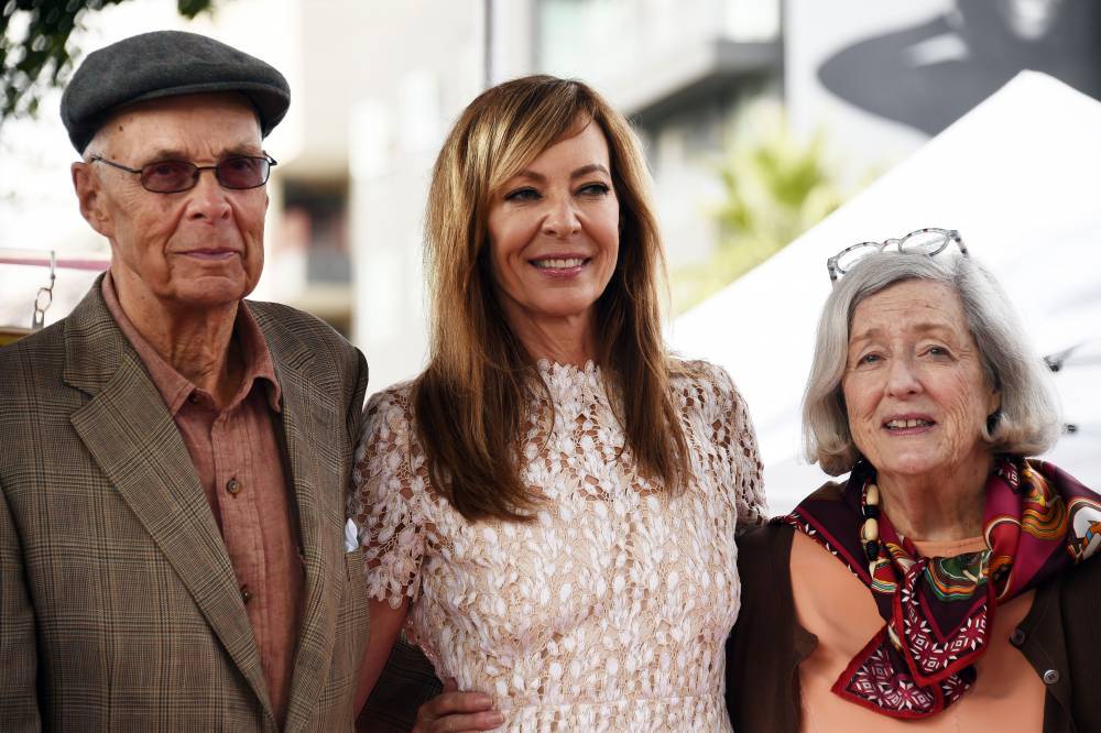 Allison Janney Is Self-Isolating With Her Parents And Showing Off Her Childhood Bedroom - etcanada.com - Ohio - city Dayton, state Ohio