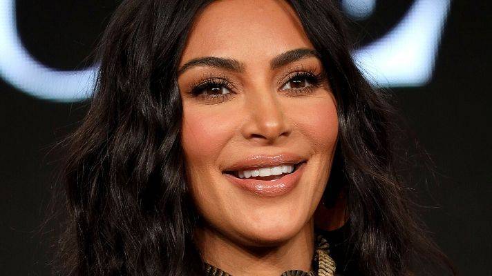 Uh, Another KarJenner Photoshop Fail Shows Off Kim Kardashian’s ‘Third’ Hand - stylecaster.com