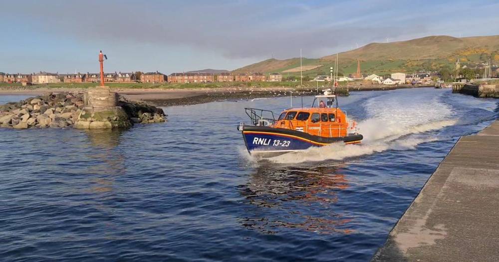 Girvan lifeboat crew launches on lockdown after reports of cries for help from rocks near South Ayrshire Harbour - www.dailyrecord.co.uk - Britain