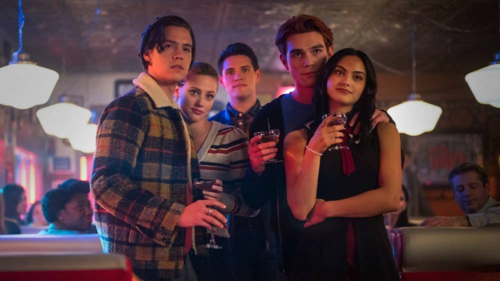 'Riverdale' Boss Reveals Why the Season 4 Finale Isn't the Big Prom Episode (Exclusive) - www.etonline.com