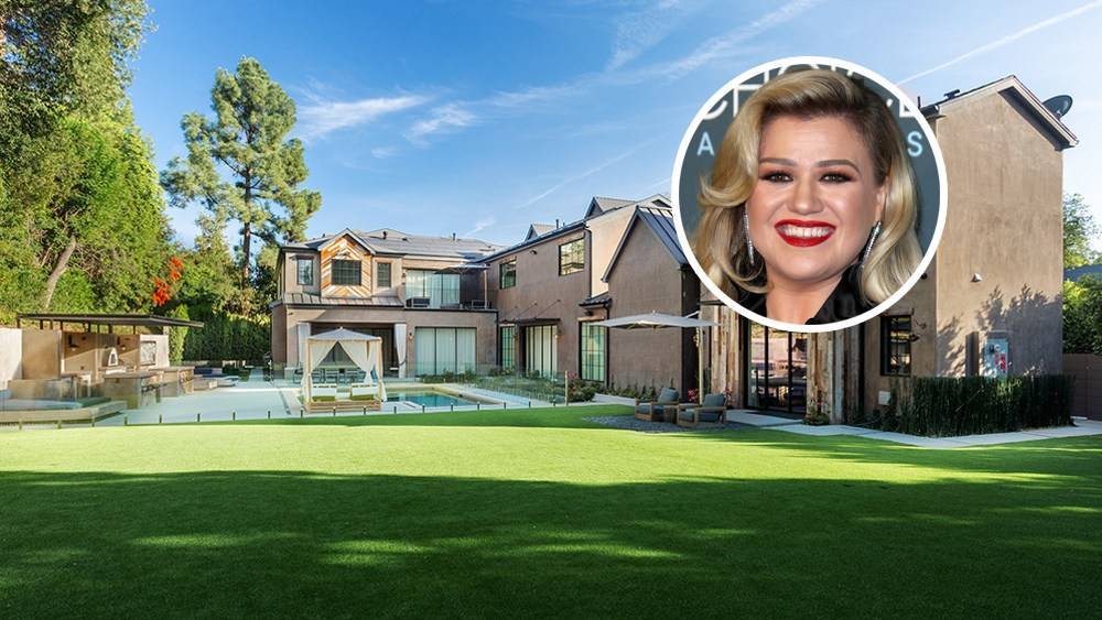 Kelly Clarkson Lists Wood-Clad Encino Mansion - variety.com - USA