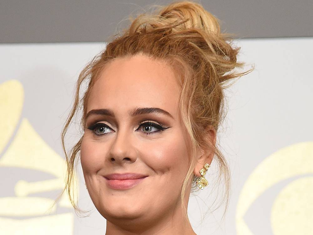 Slimmed-down Adele celebrates 32nd birthday in tight cocktail dress - torontosun.com - Los Angeles