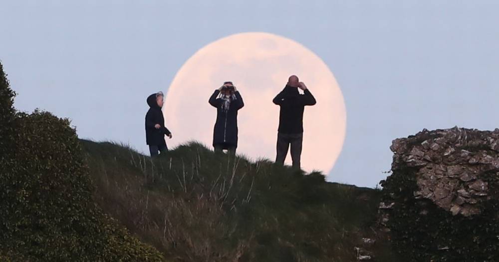 The last supermoon of the year will light up the sky tonight - www.manchestereveningnews.co.uk - Britain - Manchester