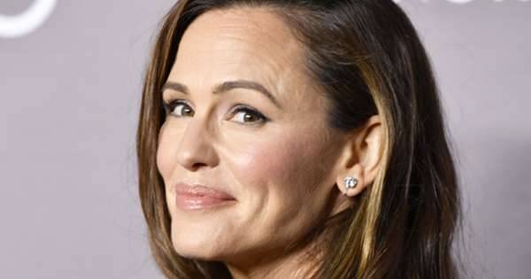 Jennifer Garner penned a sweet letter to Meghan Markle after she was accused of being 'phony' in a video for Archie's birthday - www.msn.com - Britain