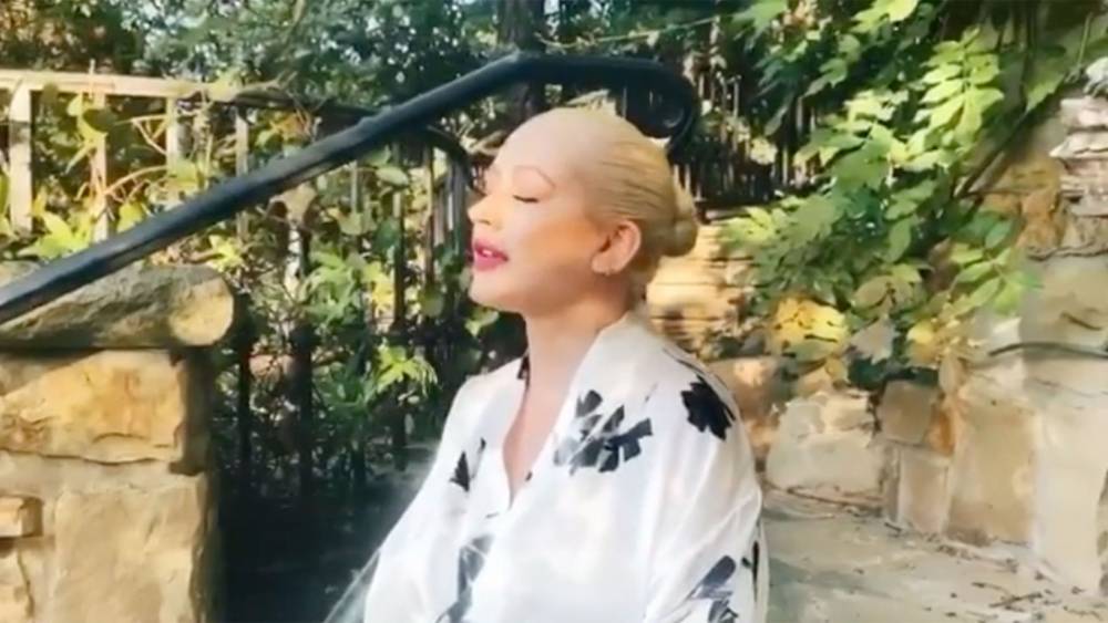 Christina Aguilera Proves She’s ‘Feeling Good’ With Stunning Backyard Performance - etcanada.com