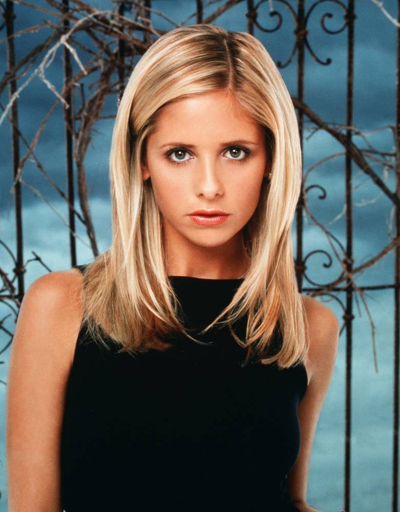 Sarah Michelle Gellar Slays In ‘Buffy’ Season 1 Prom Dress 23 Years Later - etcanada.com