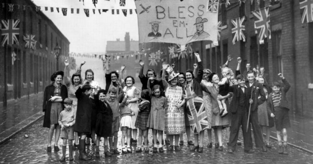 The never before seen images of Manchester on VE Day 1945 - www.manchestereveningnews.co.uk - Manchester