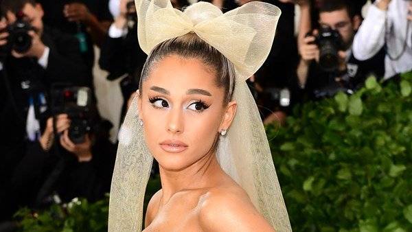 Ariana Grande confirms new relationship in Stuck With U music video - www.breakingnews.ie - Los Angeles