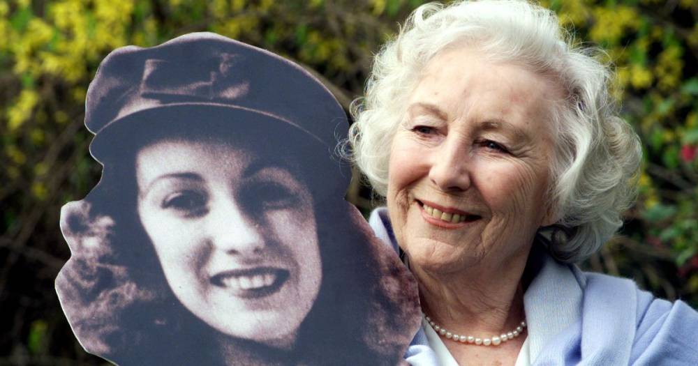 What are the lyrics to Dame Vera Lynn's We'll Meet Again and what time is the VE Day sing-along? - www.manchestereveningnews.co.uk - Germany