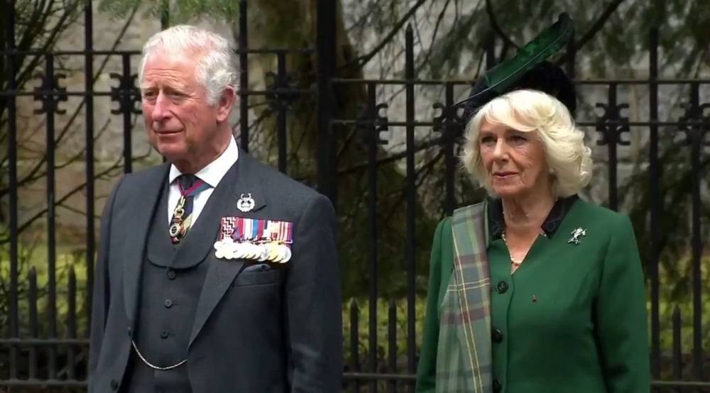 Prince Charles And Camilla Lead The U.K. In 2-Minute Silence, Lay Wreath & Flowers On 75th Anniversary Of VE Day - etcanada.com - county Moore