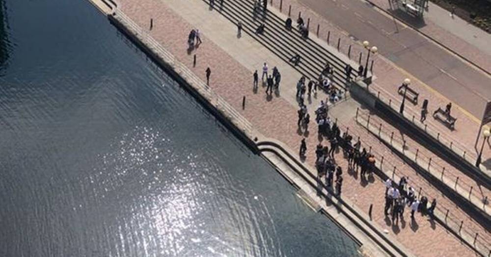 Police break up group of 'up to 100 people' spraying and drinking champagne at Salford Quays - www.manchestereveningnews.co.uk