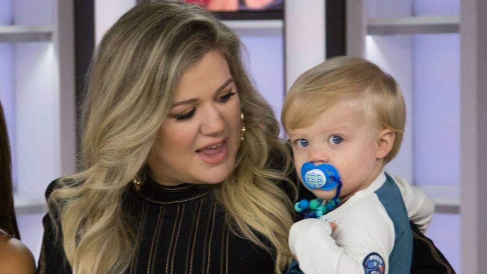 Kelly Clarkson Opens Up About 4-Year-Old Son's Hearing Issues Holding Him Back Developmentally - www.etonline.com