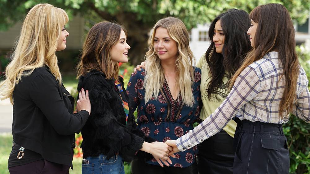 ‘Pretty Little Liars’ Cast and Creator to Reunite for Virtual Live Charity Event - variety.com