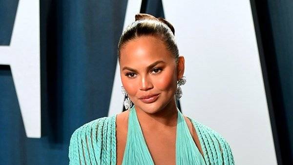 Chrissy Teigen responds to criticism from prominent food blogger - www.breakingnews.ie