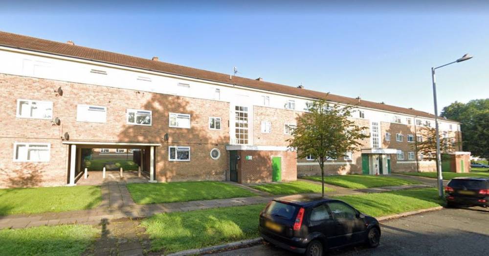 Man in hospital after jumping from window of block of flats to escape fire - www.manchestereveningnews.co.uk