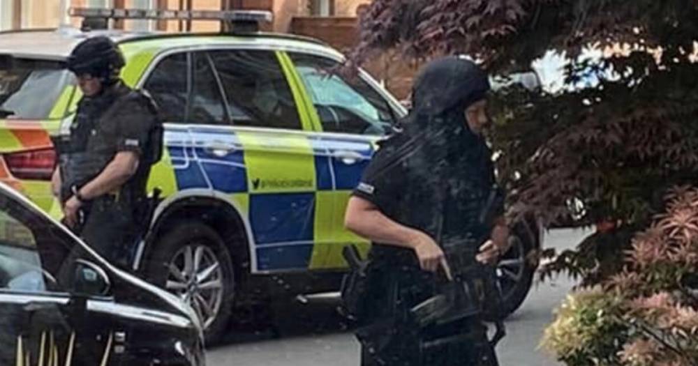 Armed police swoop on Glasgow street as terrified residents told to close windows - www.dailyrecord.co.uk