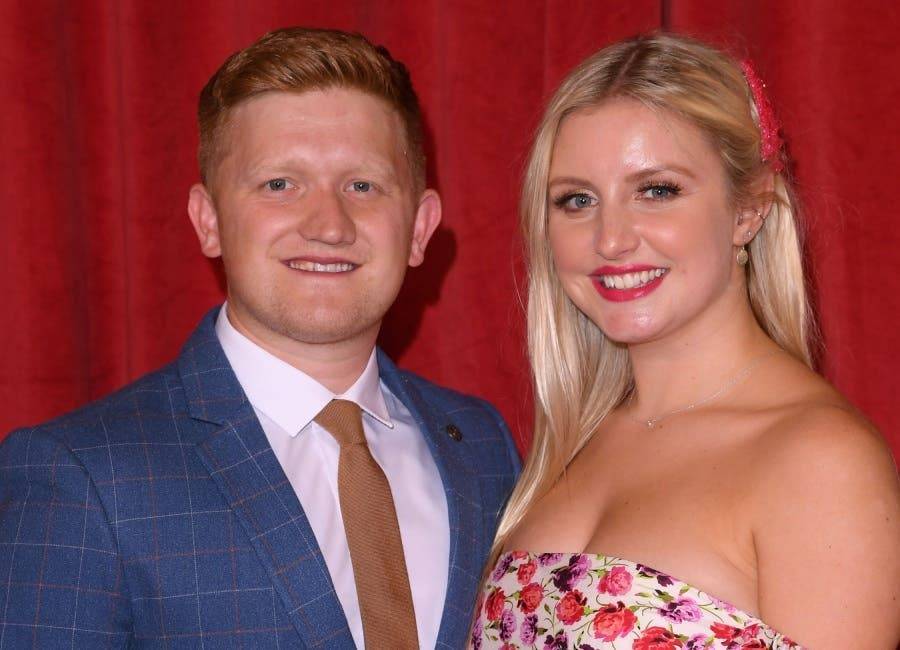 Corrie’s Sam Aston announces wife is expecting couple’s first child - evoke.ie