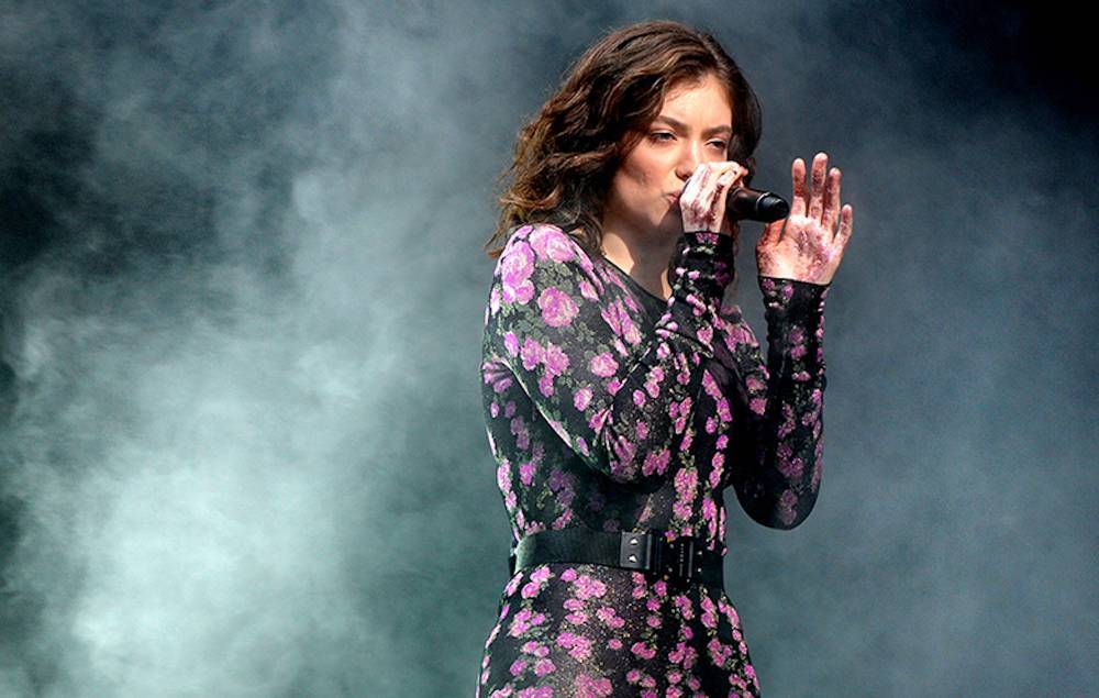 Lorde sends e-mail to fans calling police brutality “racist, sickening and unsurprising” - www.nme.com - USA