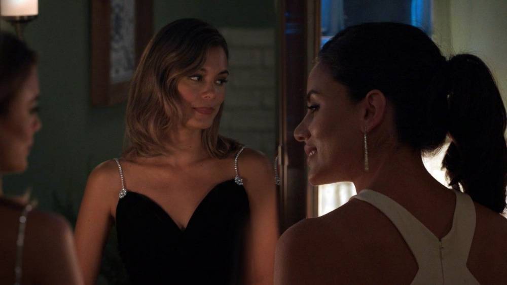 'Baker and the Beauty' Finale Sneak Peek: Noa and Vanessa Make Amends Over Daniel (Exclusive) - www.etonline.com