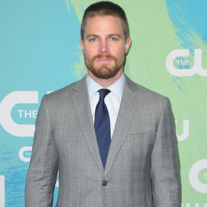 Stephen Amell - Grant Gustin - Eric Wallace - Hartley Sawyer - Stephen Amell supports Grant Gustin’s response to Hartley Sawyer’s racist tweets - peoplemagazine.co.za