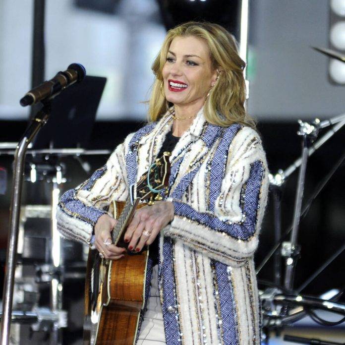 Faith Hill once changed entire tour wardrobe so she could wear sneakers - www.peoplemagazine.co.za