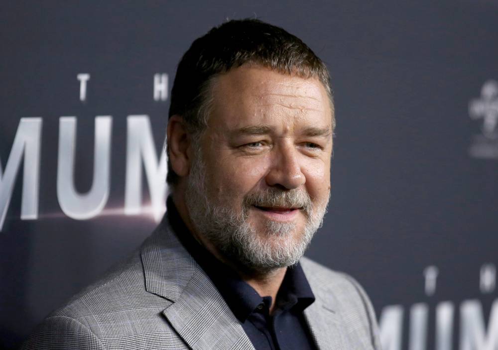 Russell Crowe Shares Emotional Story After The Cat He Rescued For His Mom Dies - etcanada.com