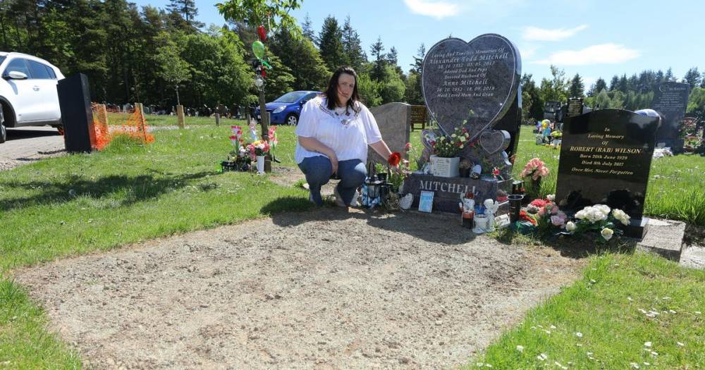 Grieving sister covers brother’s grave with soil after plot left unsealed for over two months - www.dailyrecord.co.uk