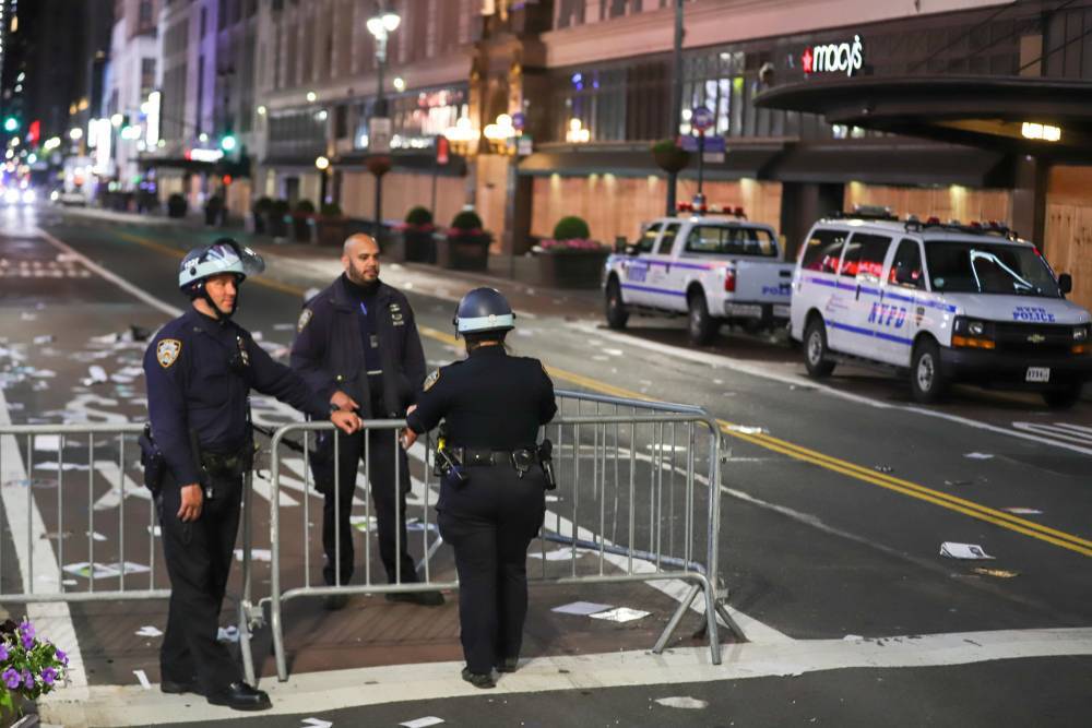 New York City Moves Up Curfew To 8 PM After Looting Follows Peaceful Protests - deadline.com - New York