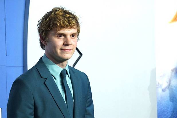 Evan Peters Apologizes for Retweeting Post That Celebrated Violence Against Looters - thewrap.com - USA - county Story