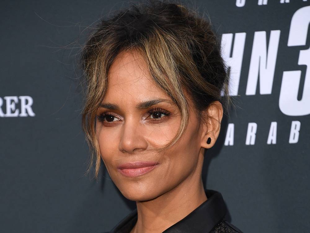 Halle Berry encourages donations for 81-year-old widower's destroyed store - canoe.com - Los Angeles