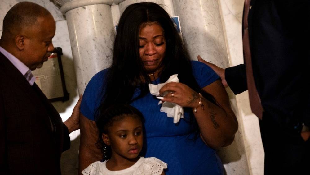 Mother of George Floyd's 6-Year-Old Daughter Speaks Out: 'This Is What Those Officers Took' - www.etonline.com - county Hall - Washington - Washington
