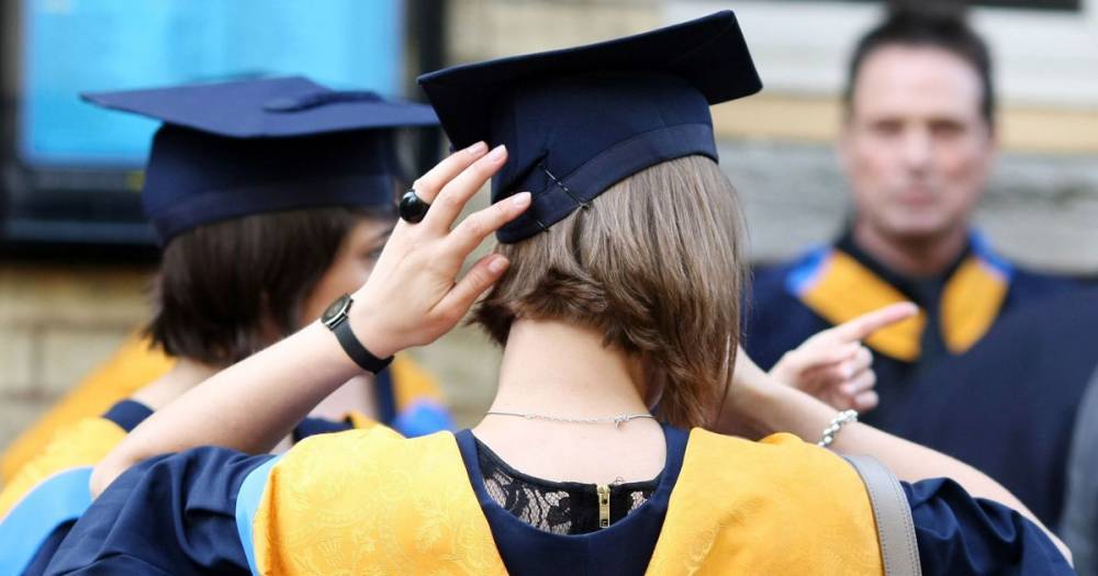 Students may have to stay in small social bubble when new term starts in autumn - www.manchestereveningnews.co.uk