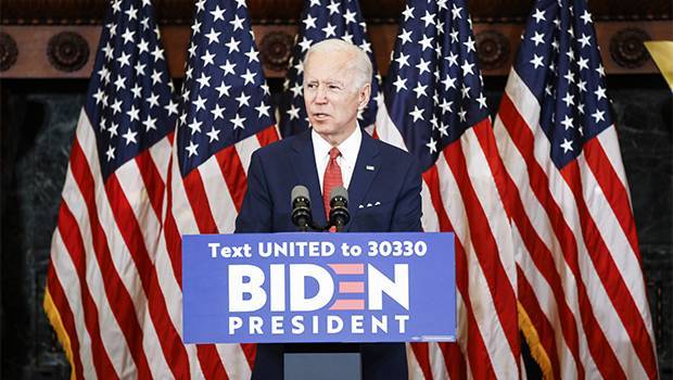 Joe Biden Drops Jokes Takes Selfies While Supporting Protesters In Delaware - hollywoodlife.com - state Delaware - city Wilmington, state Delaware