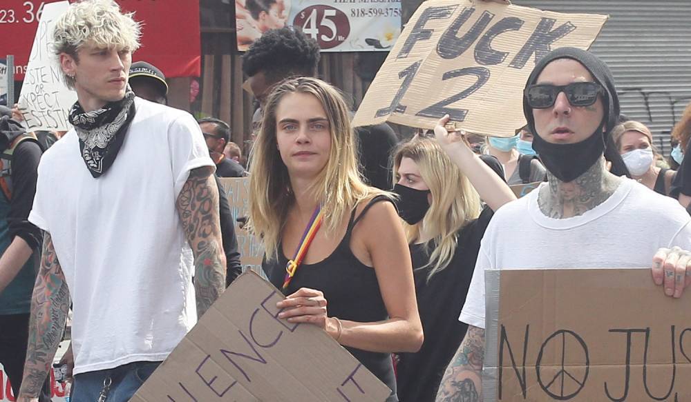 Cara Delevingne Joins Celeb Friends While Protesting in L.A. - www.justjared.com - Los Angeles
