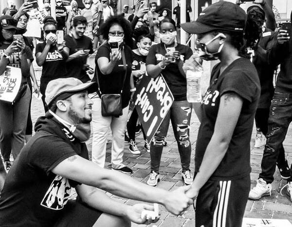Couple Gets Engaged During Moving Black Lives Matter Protest Moment - www.eonline.com - USA