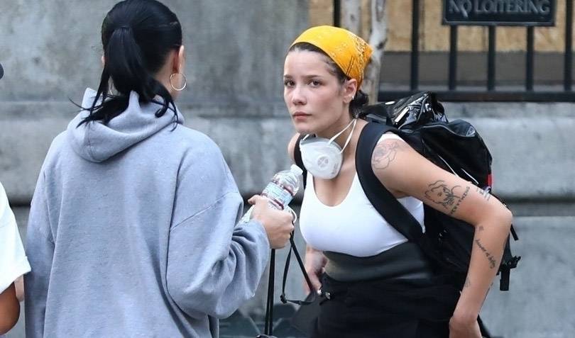 Halsey Tends to Injured Protester at Downtown L.A. Protest - www.justjared.com - Los Angeles - Los Angeles