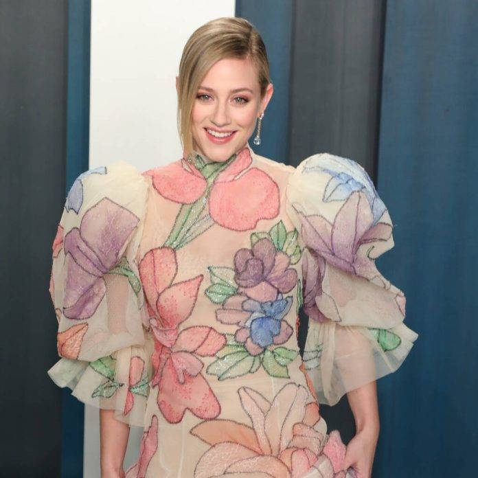 Newly-single Lili Reinhart comes out as bisexual in protest post - www.peoplemagazine.co.za - Los Angeles