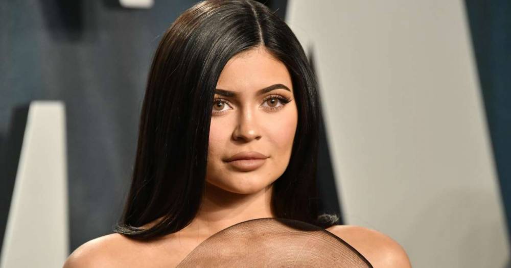 Kylie Jenner tops Forbes' highest earning celebrities list despite losing billionaire status - www.msn.com