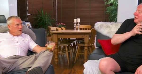 Viewers anger as Celebrity Gogglebox appears to break social distancing rules - www.msn.com
