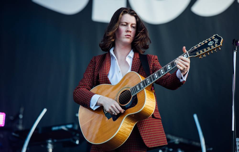 Watch Blossoms’ Tom Ogden cover Babybird’s ‘You’re Gorgeous’ - www.nme.com