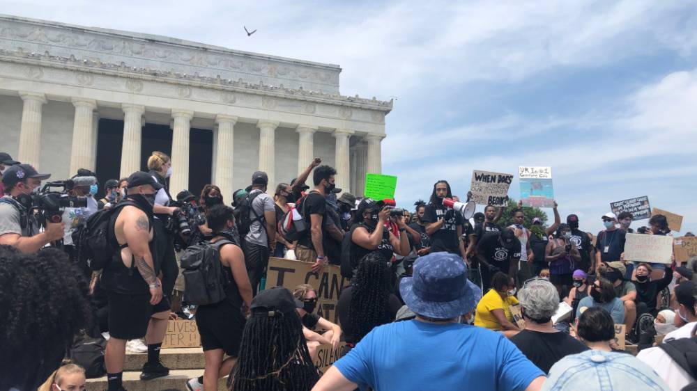 Protesters Gather on Lincoln Memorial Steps to Support Black Lives Matter - variety.com - Columbia
