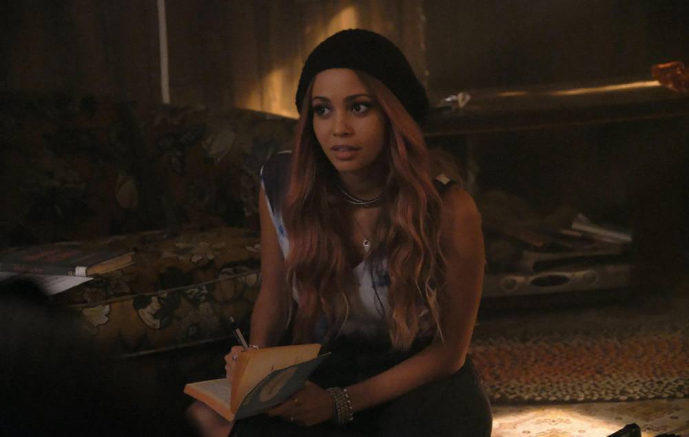 ‘Riverdale’ creator apologises after Vanessa Morgan’s comments over pay: “We hear Vanessa. She’s right” - www.nme.com