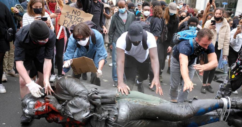 Police launch investigation into toppling of Bristol slaver trader statue - www.manchestereveningnews.co.uk